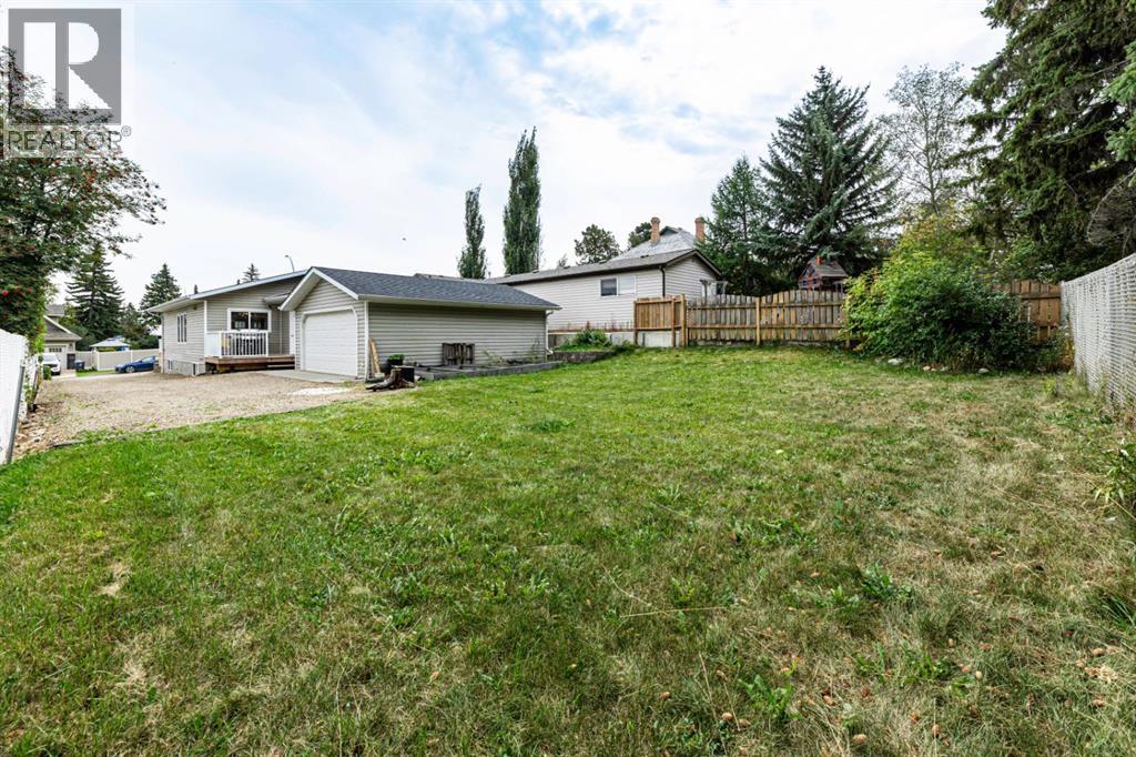5721 51 Avenue - 8