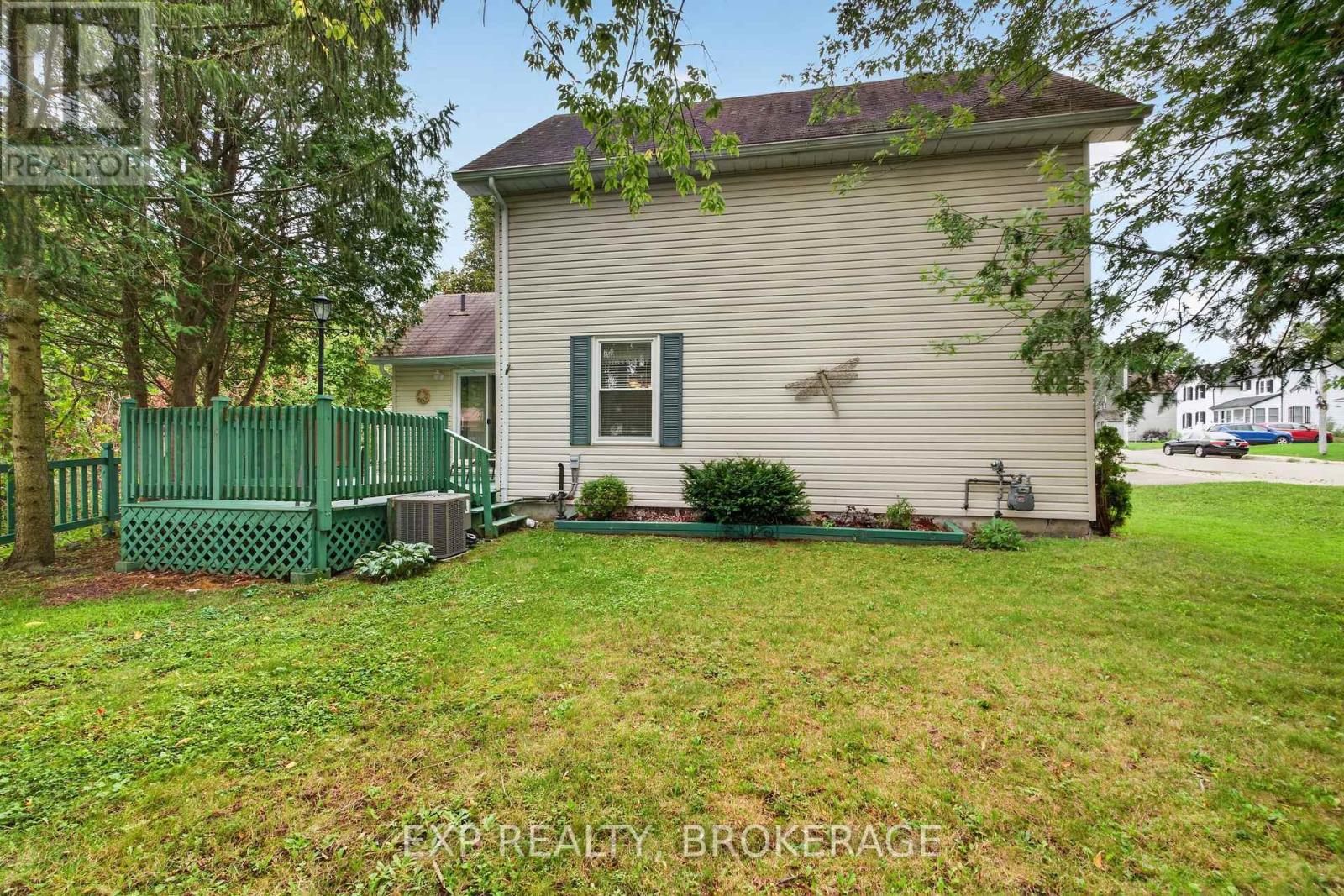 295 VICTORIA AVENUE - 22