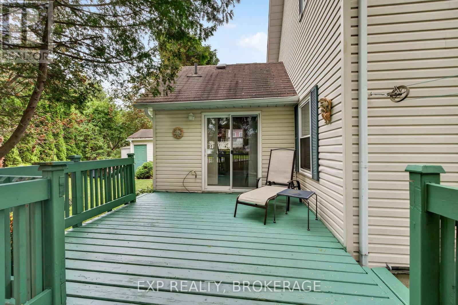 295 VICTORIA AVENUE - 23