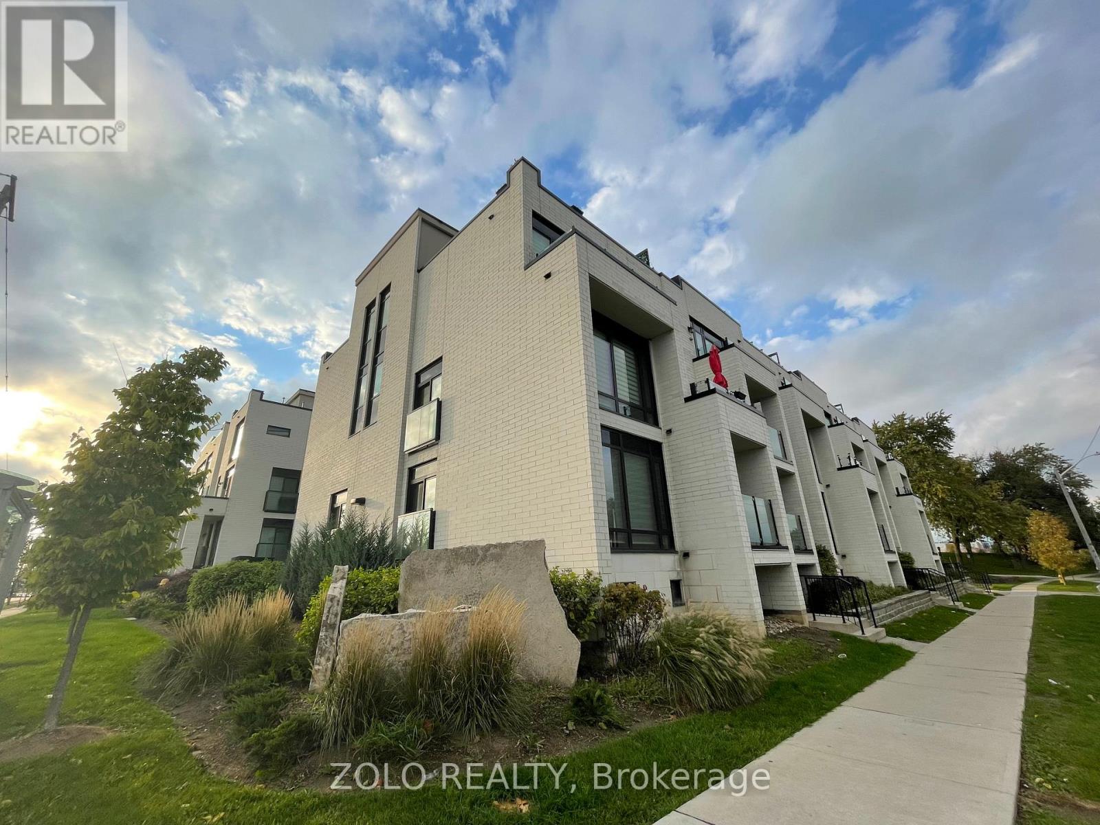 Photo of 130 Widdicombe Hill Boulevard