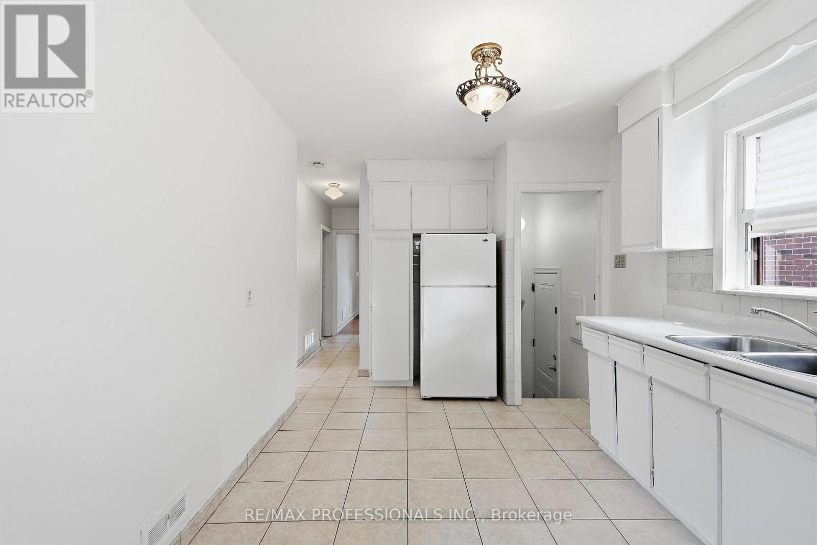 111 WESLEY STREET - 18