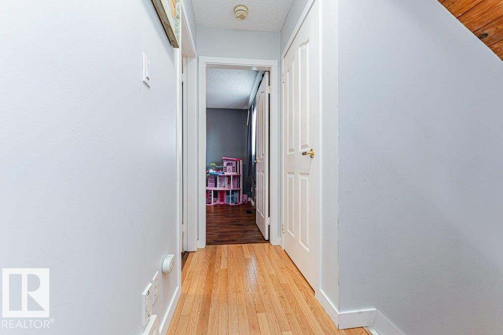 8522 98 AV - Image 25