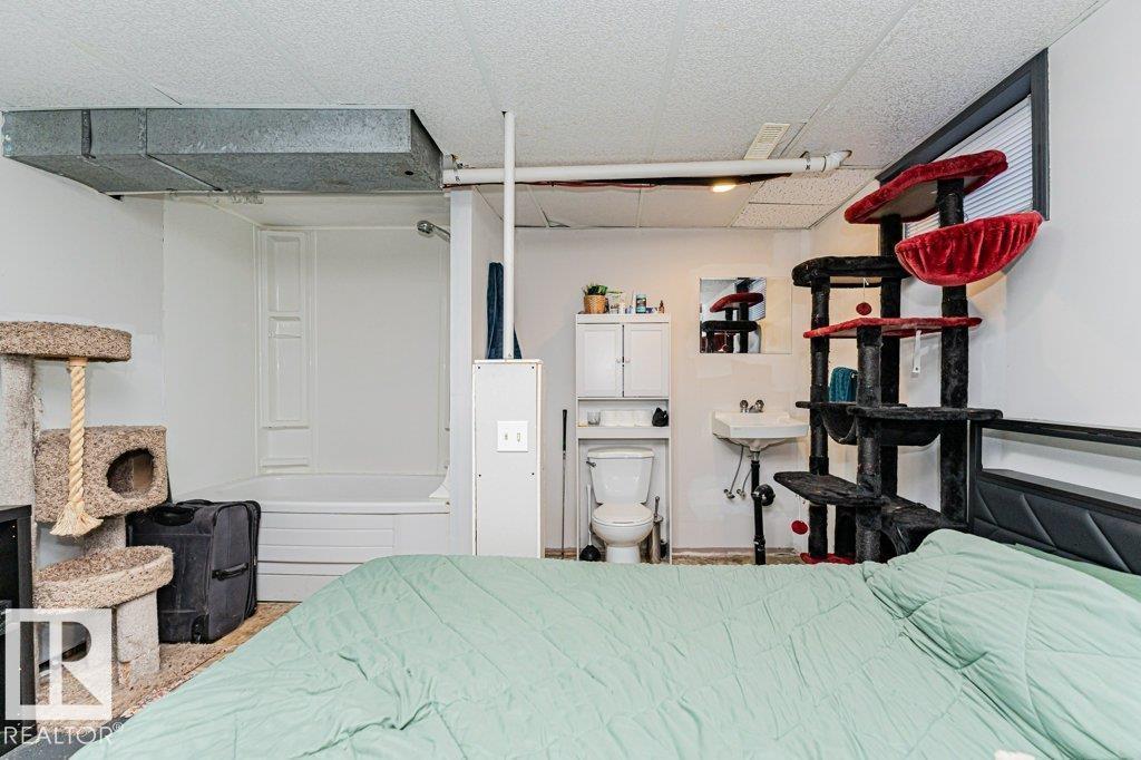 8522 98 AV - Image 37