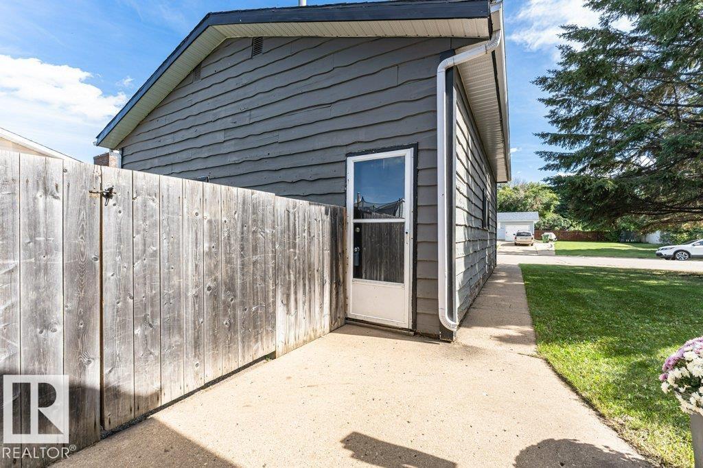 8522 98 AV - Image 39