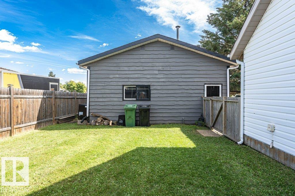 8522 98 AV - Image 44