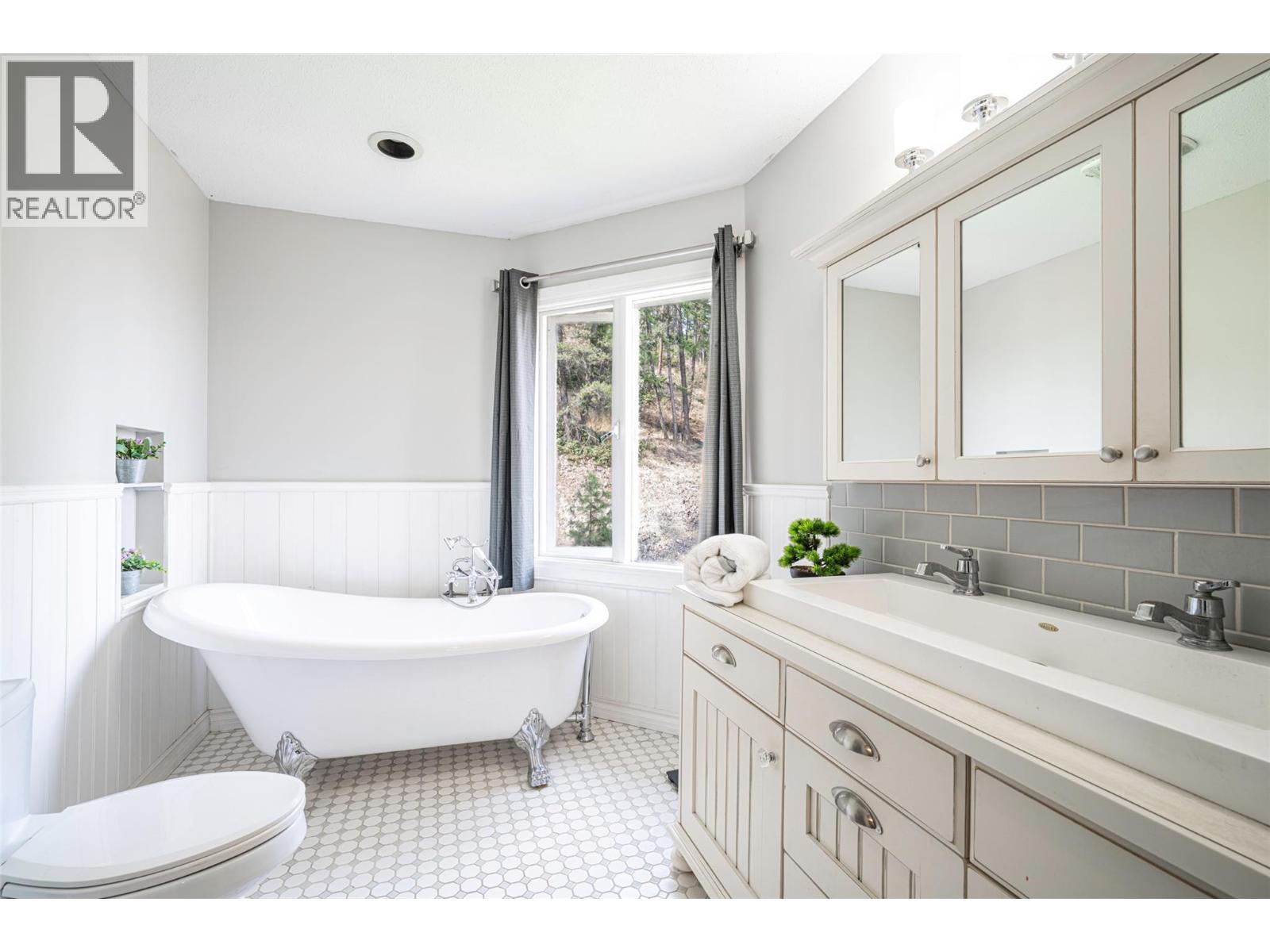  670 Cassiar Road, Kelowna