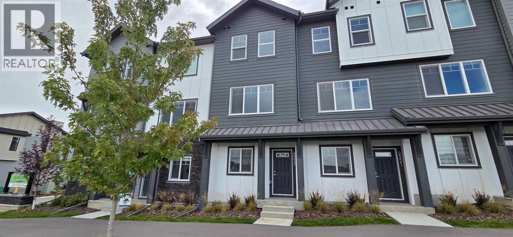 2223 81st Street SW, Calgary, Alberta, T3H3V8
