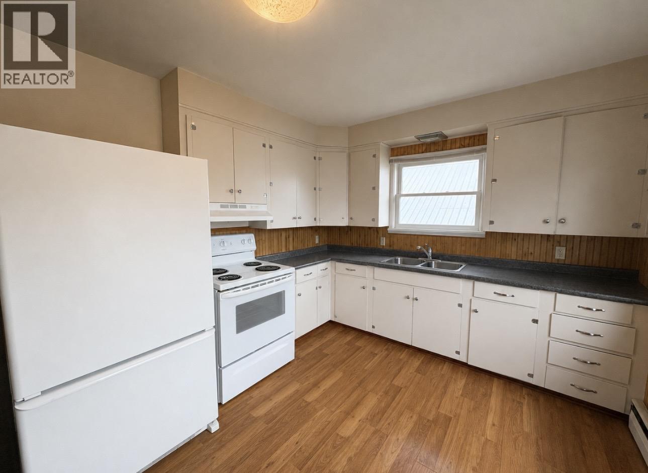1640 8TH Avenue, Prince George, British Columbia, V2L3R5, Prince George, British Columbia — photo 2 of 4