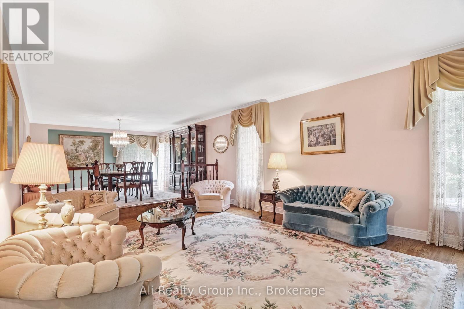 4 ROYAL COUNTY DOWNS - Image 11