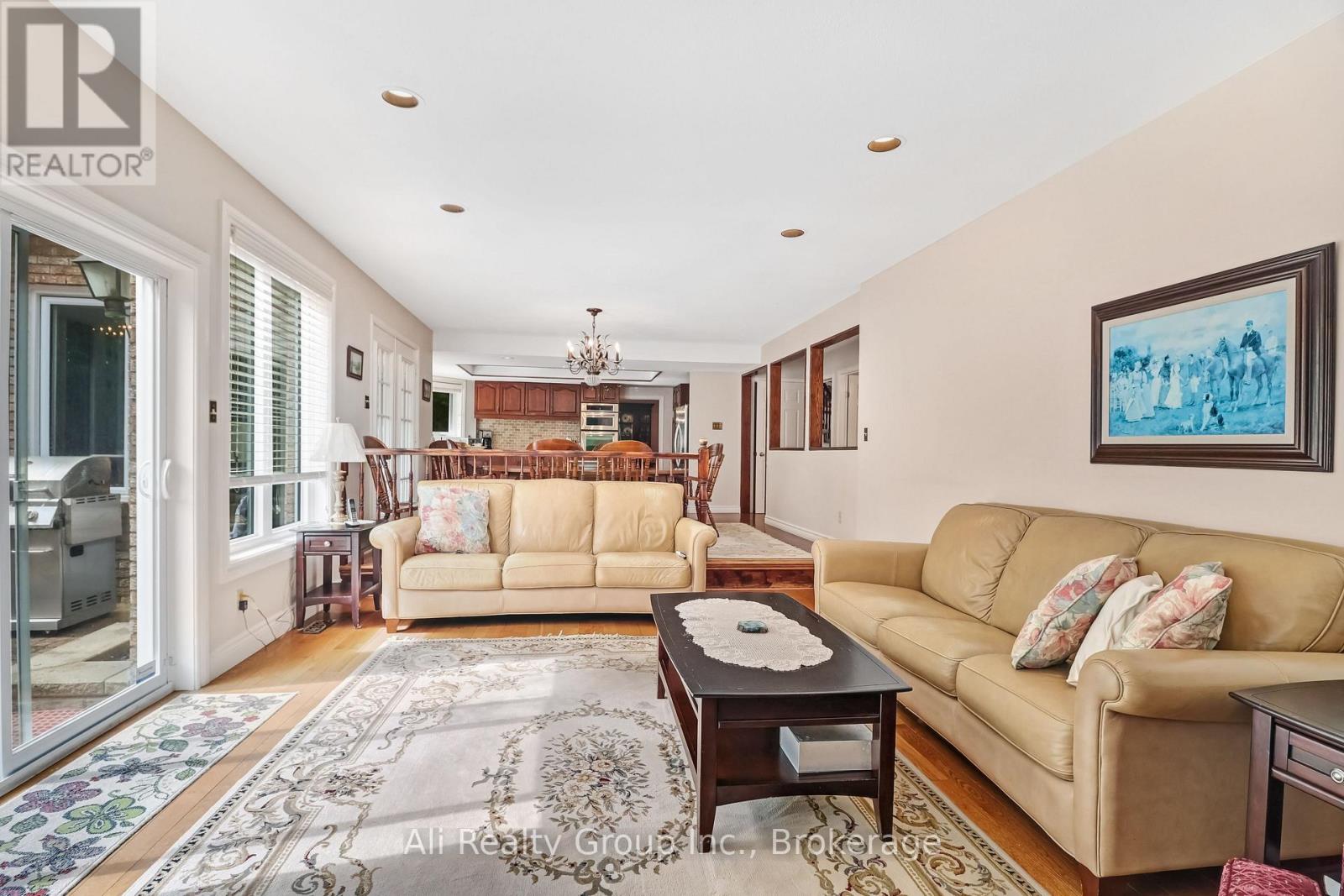 4 ROYAL COUNTY DOWNS - Image 19