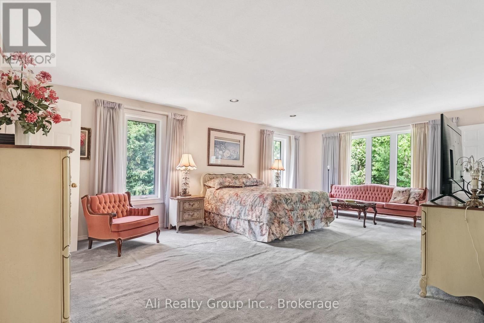 4 ROYAL COUNTY DOWNS - Image 28