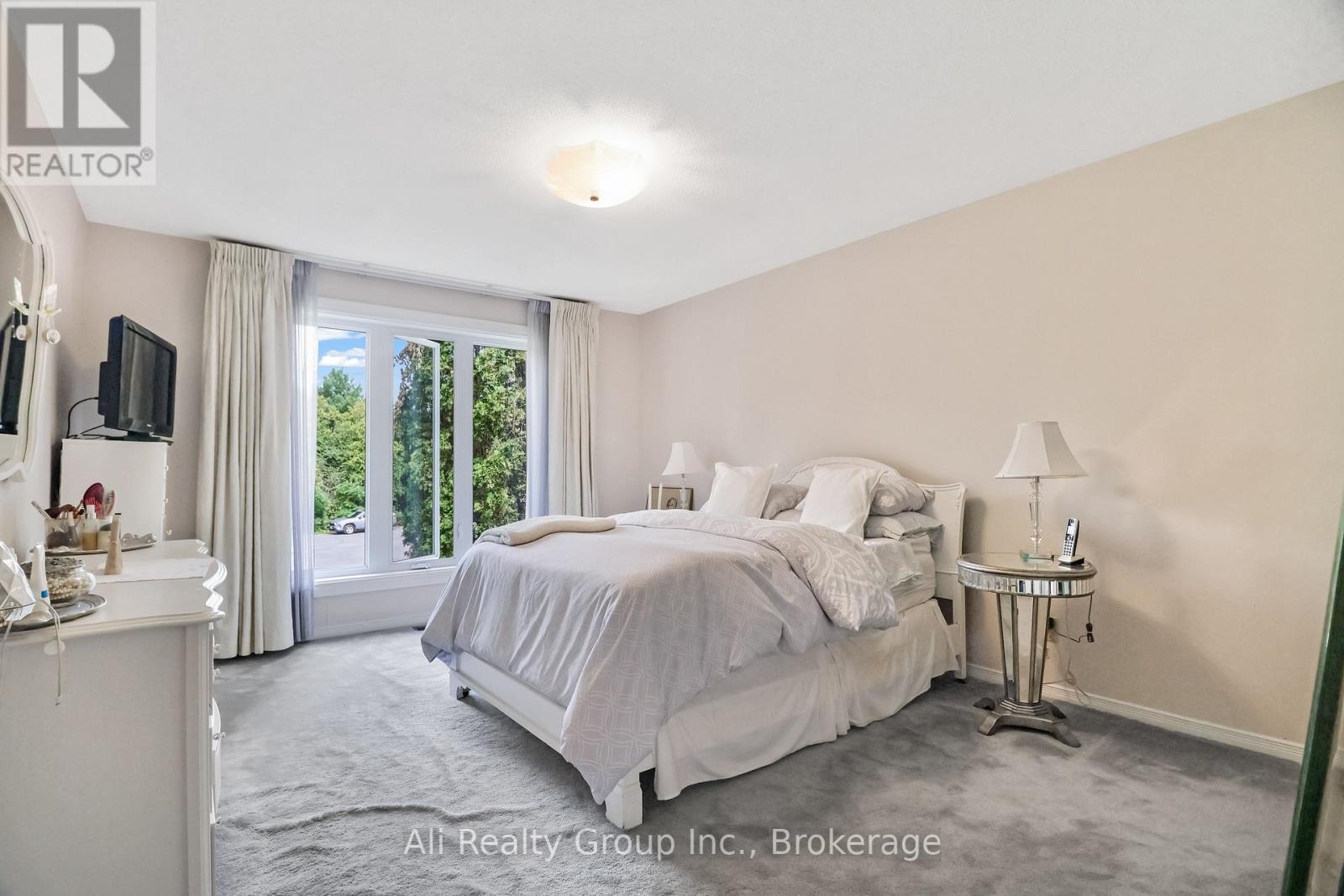 4 ROYAL COUNTY DOWNS - Image 40