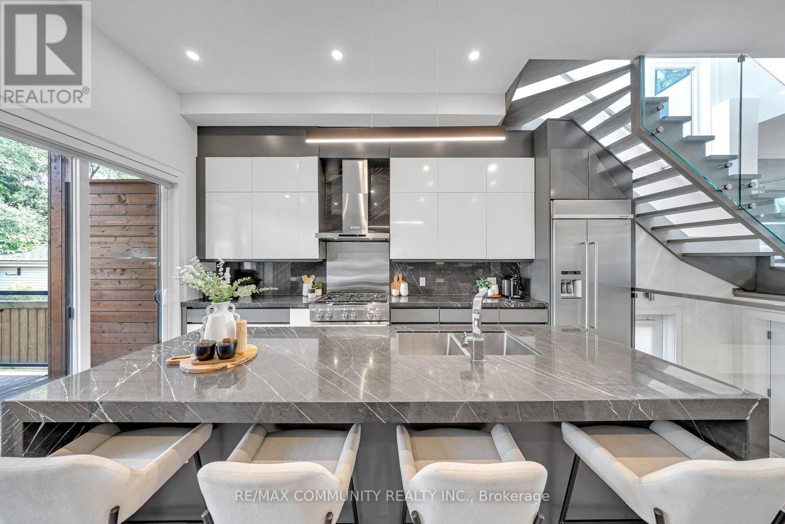 7 DERWYN ROAD - 13