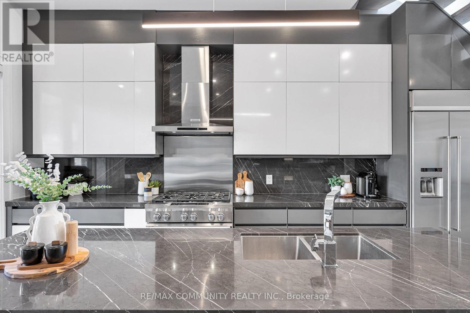 7 DERWYN ROAD - 14