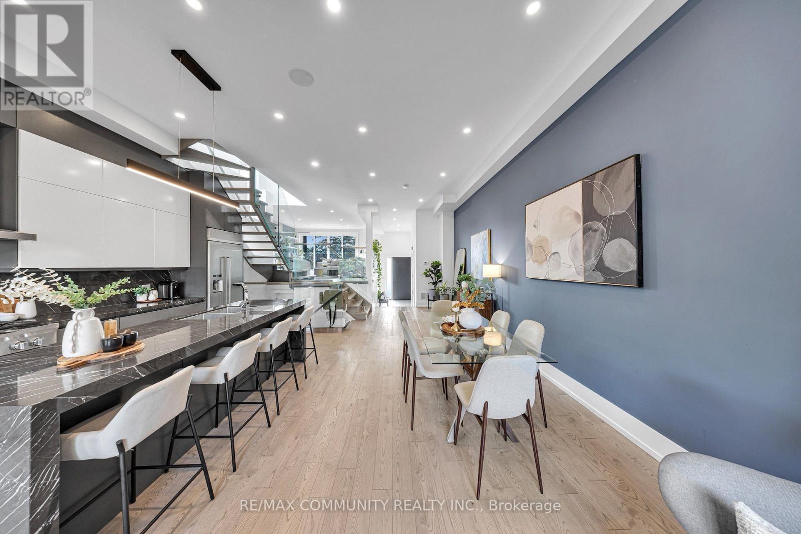 7 DERWYN ROAD - 16