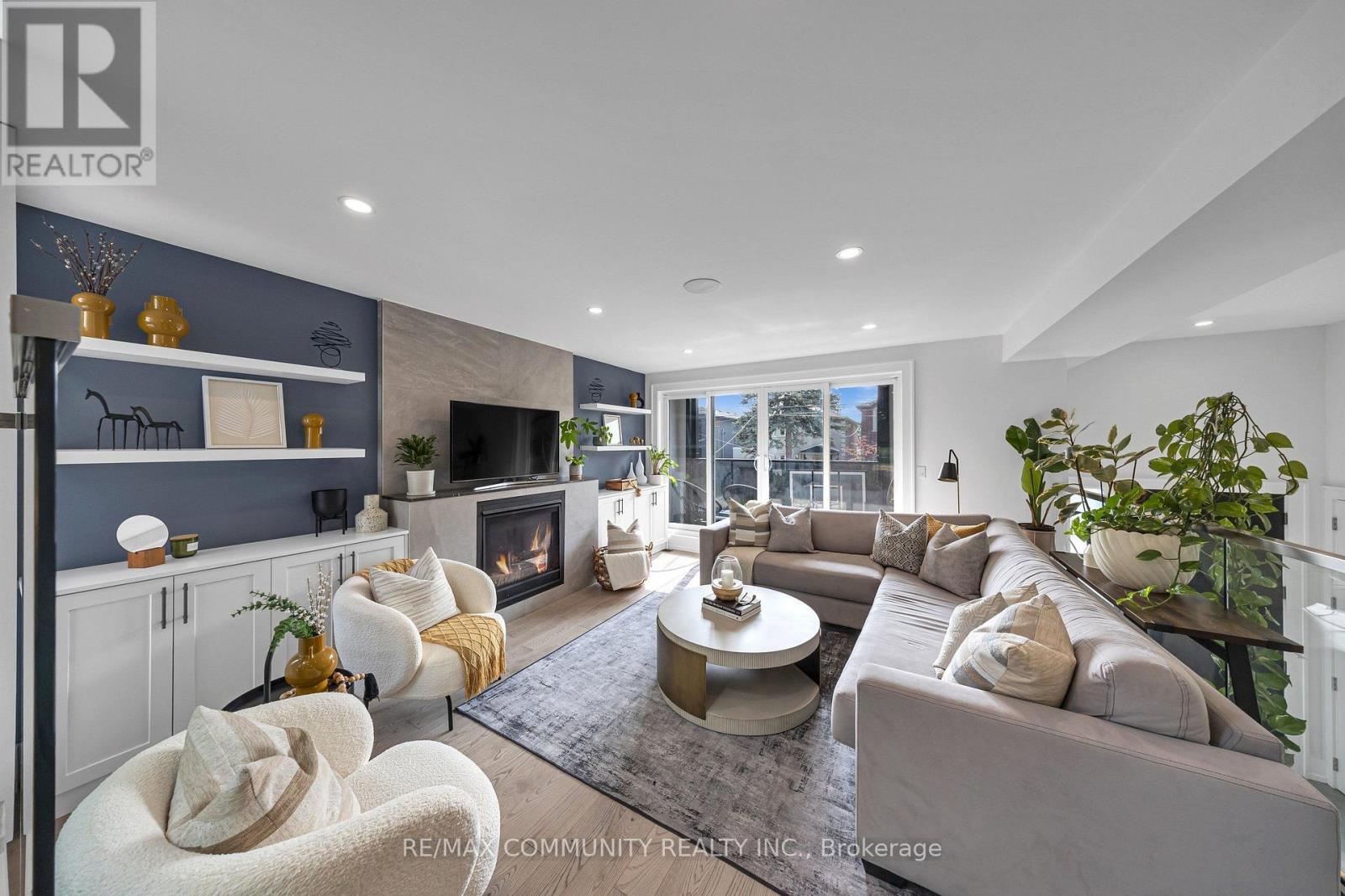 7 DERWYN ROAD - 17