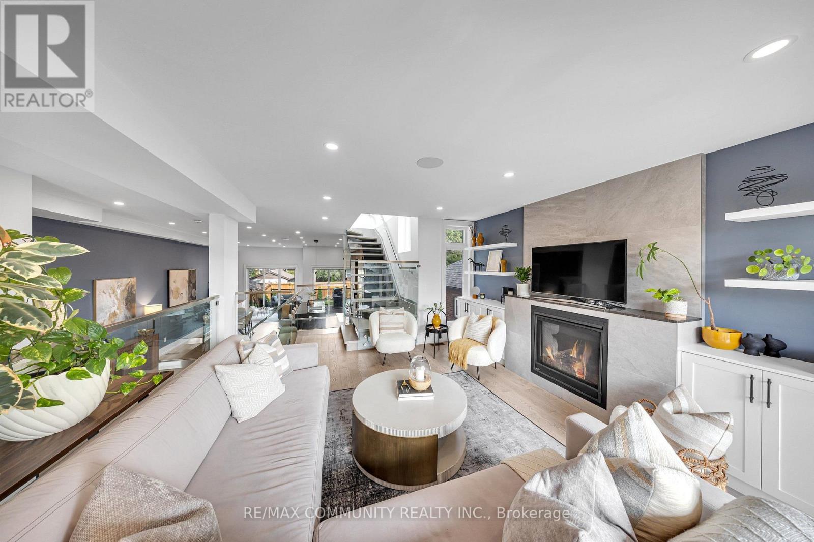 7 DERWYN ROAD - 18