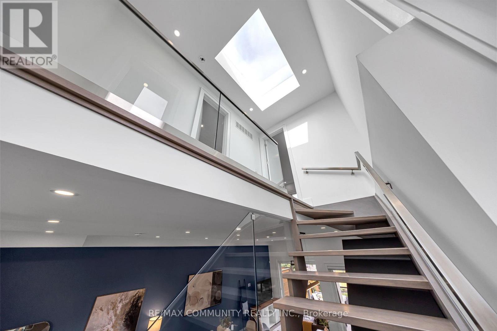 7 DERWYN ROAD - 21