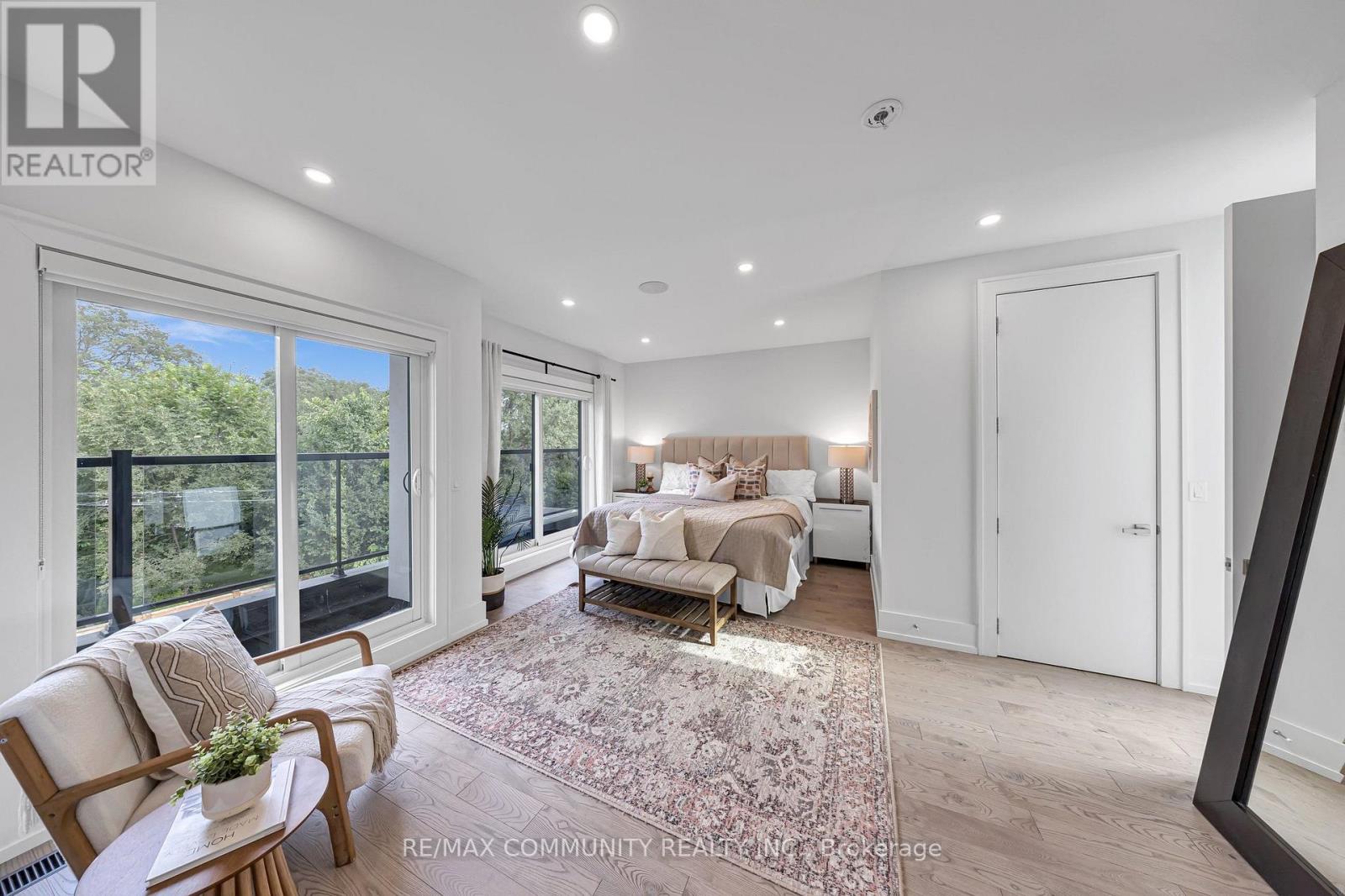 7 DERWYN ROAD - 24