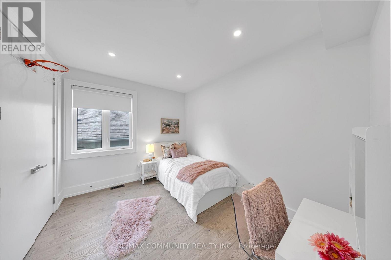 7 DERWYN ROAD - Image 30
