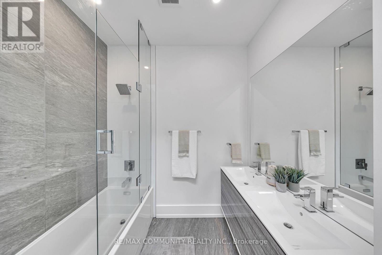 7 DERWYN ROAD - 31