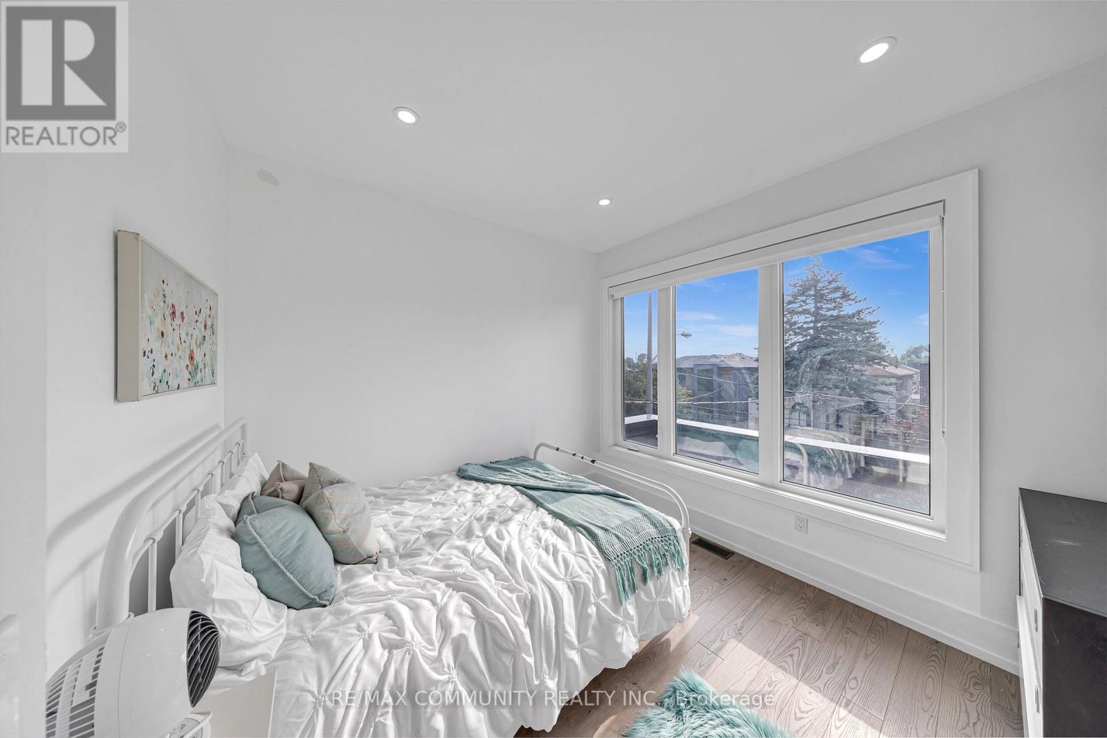 7 DERWYN ROAD - Image 33