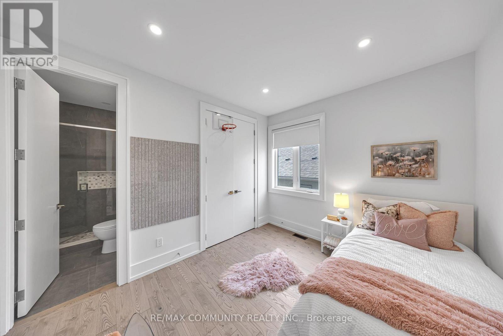 7 DERWYN ROAD - Image 35