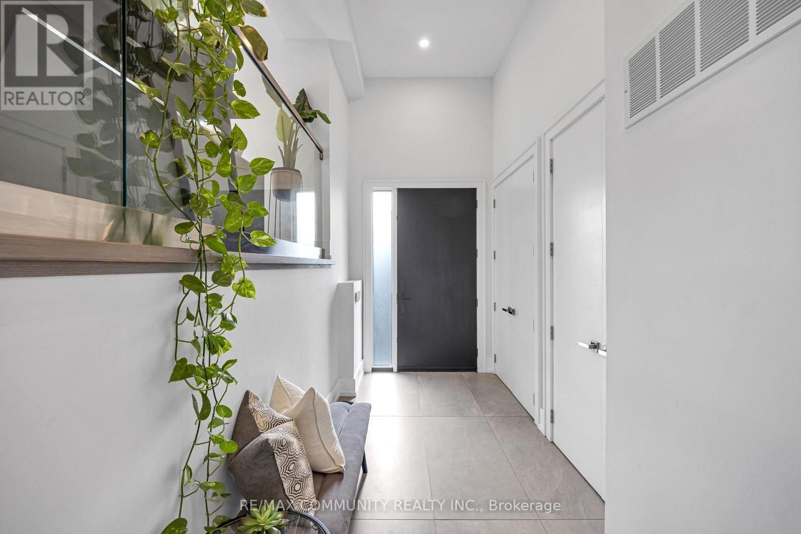7 DERWYN ROAD - 4