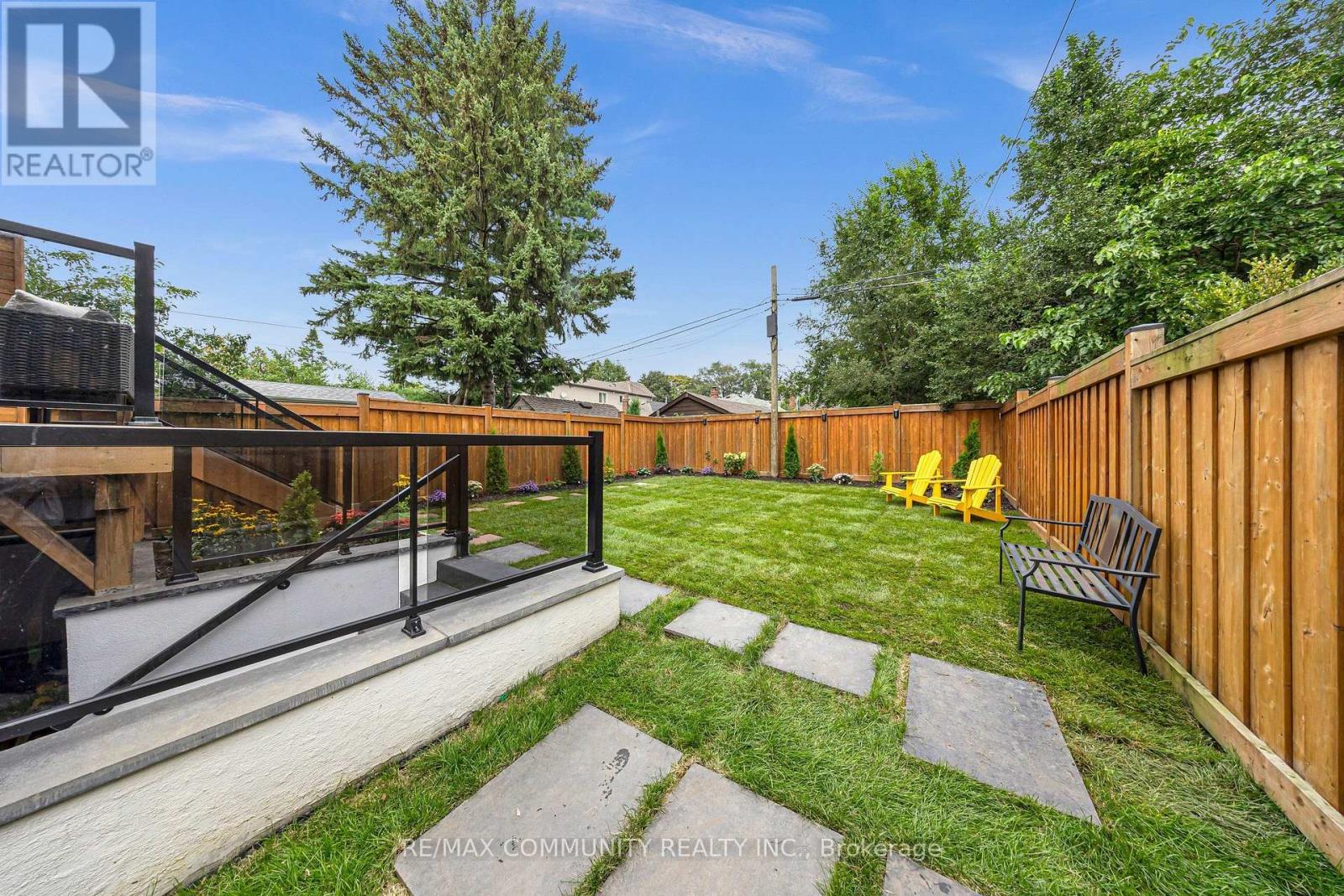 7 DERWYN ROAD - 43