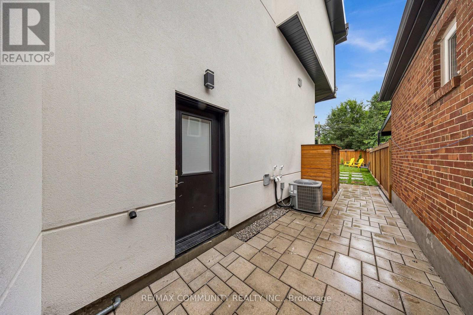 7 DERWYN ROAD - 47