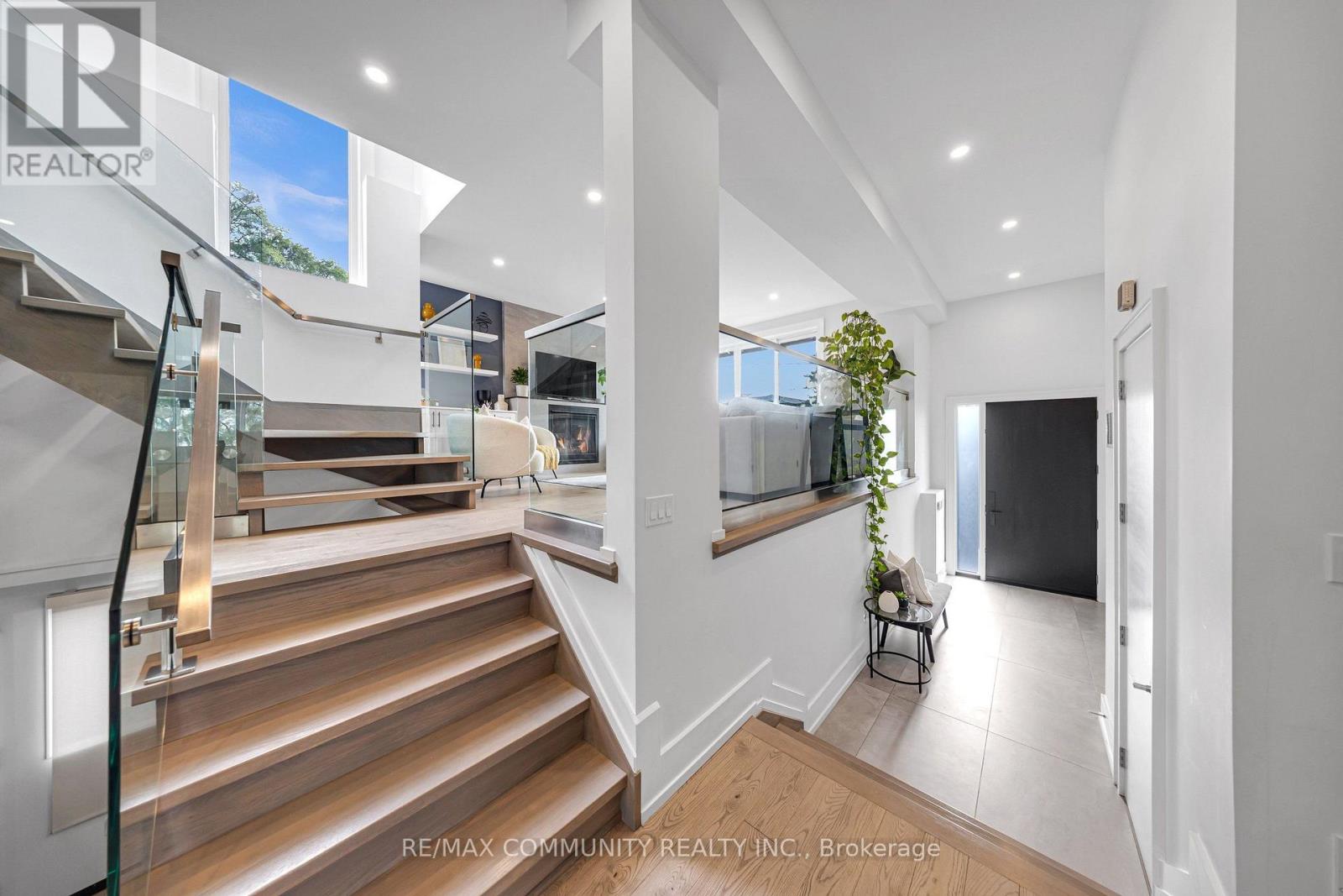 7 DERWYN ROAD - 6