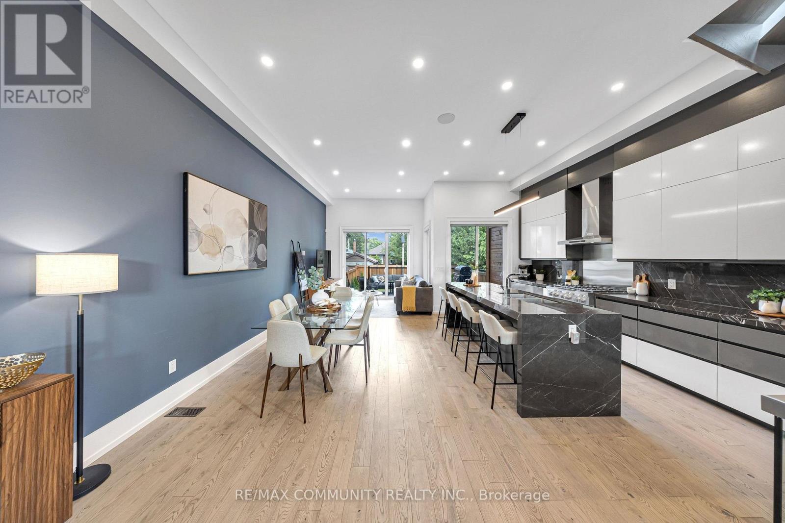 7 DERWYN ROAD - 8