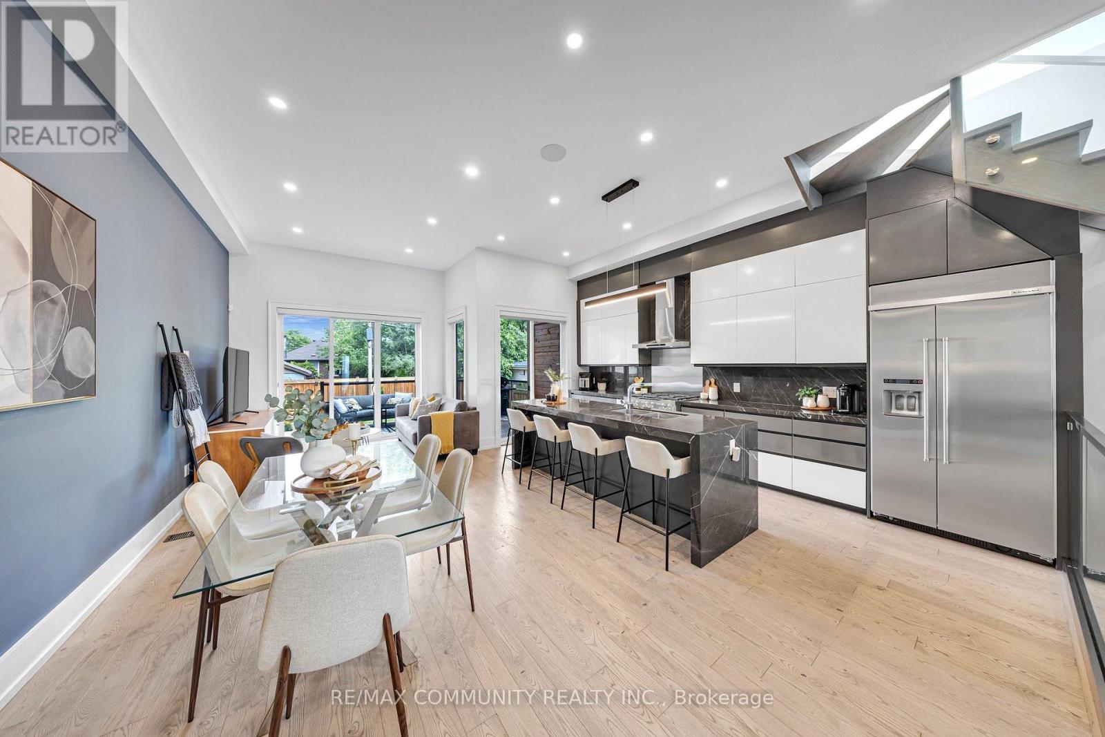 7 DERWYN ROAD - 9