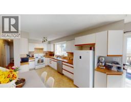 10515 104 Avenue, Fort St  John, BC V1J8E1 Photo 9