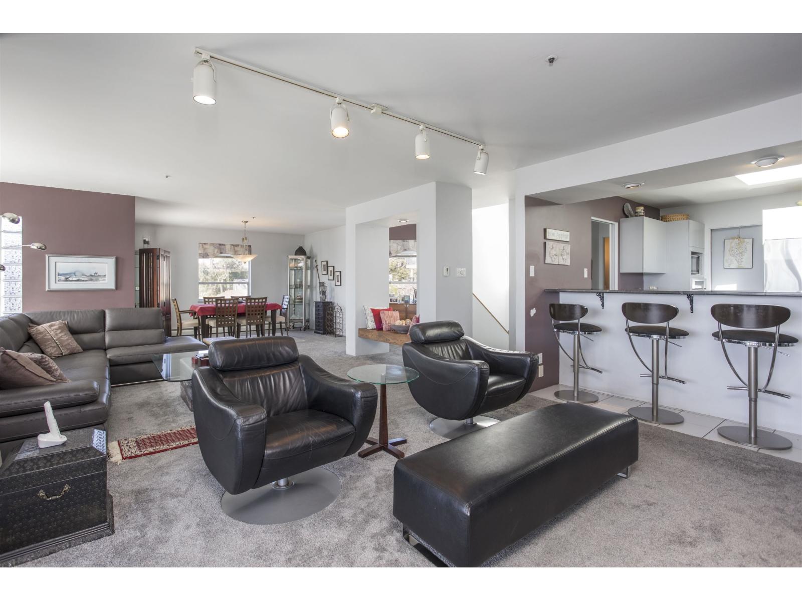 15662 SEMIAHMOO AVENUE, White Rock