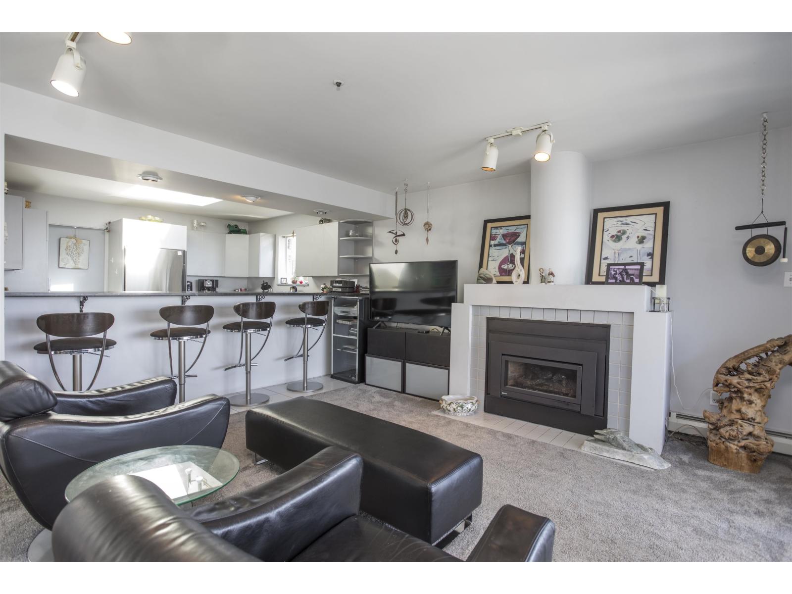 15662 SEMIAHMOO AVENUE, White Rock