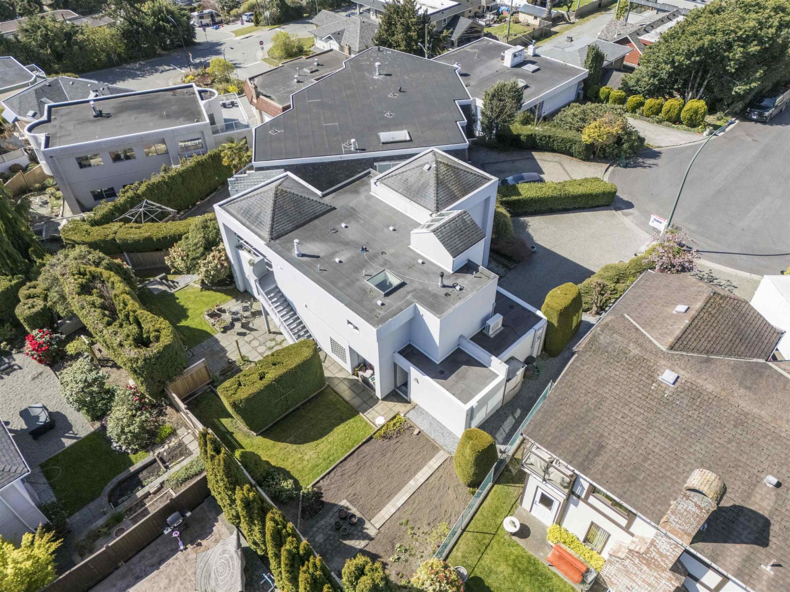 15662 SEMIAHMOO AVENUE, White Rock