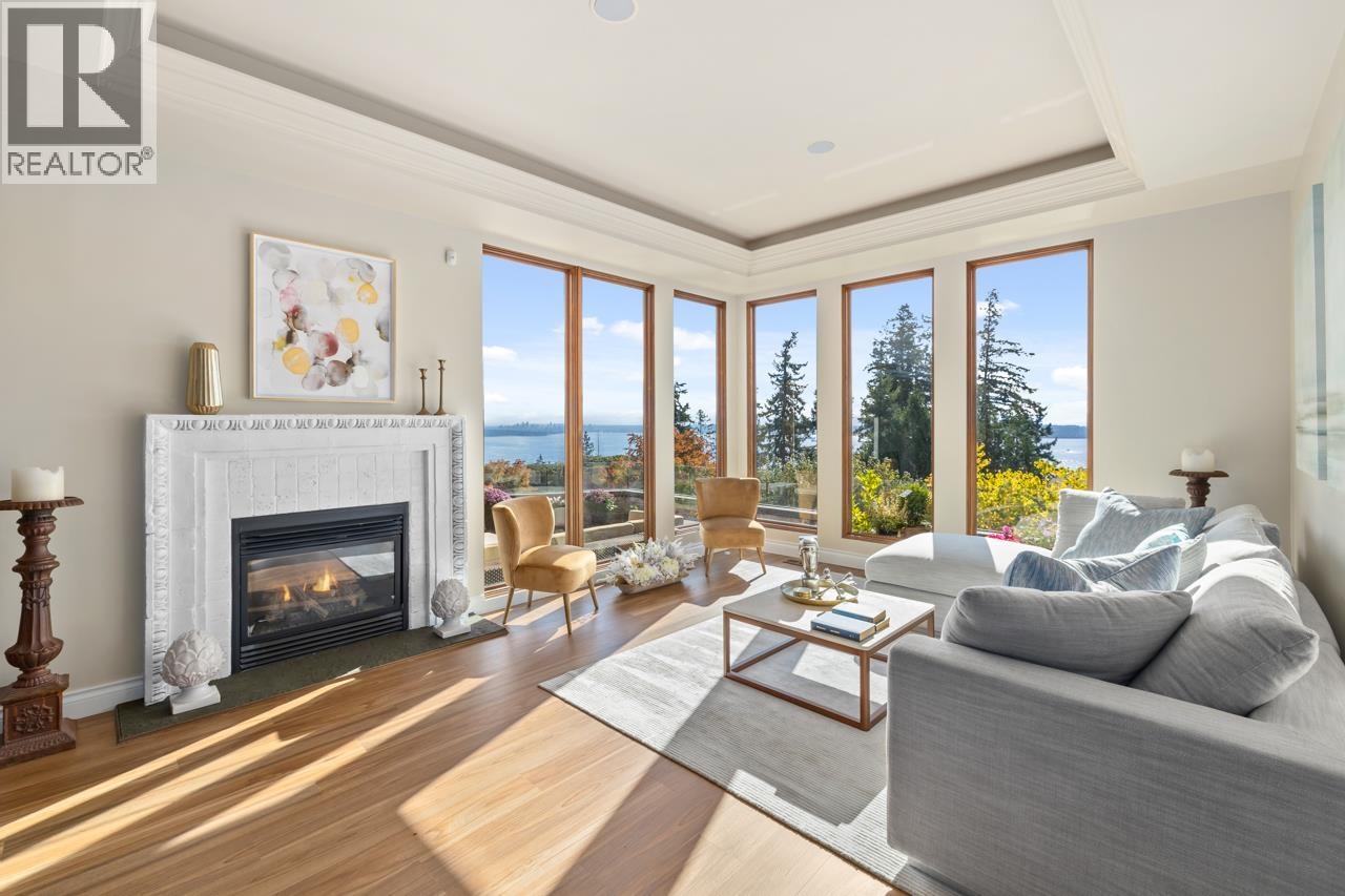 5401 WEST VISTA Court, West Vancouver, British Columbia, V7W3G8, West Vancouver, British Columbia — photo 2 of 5
