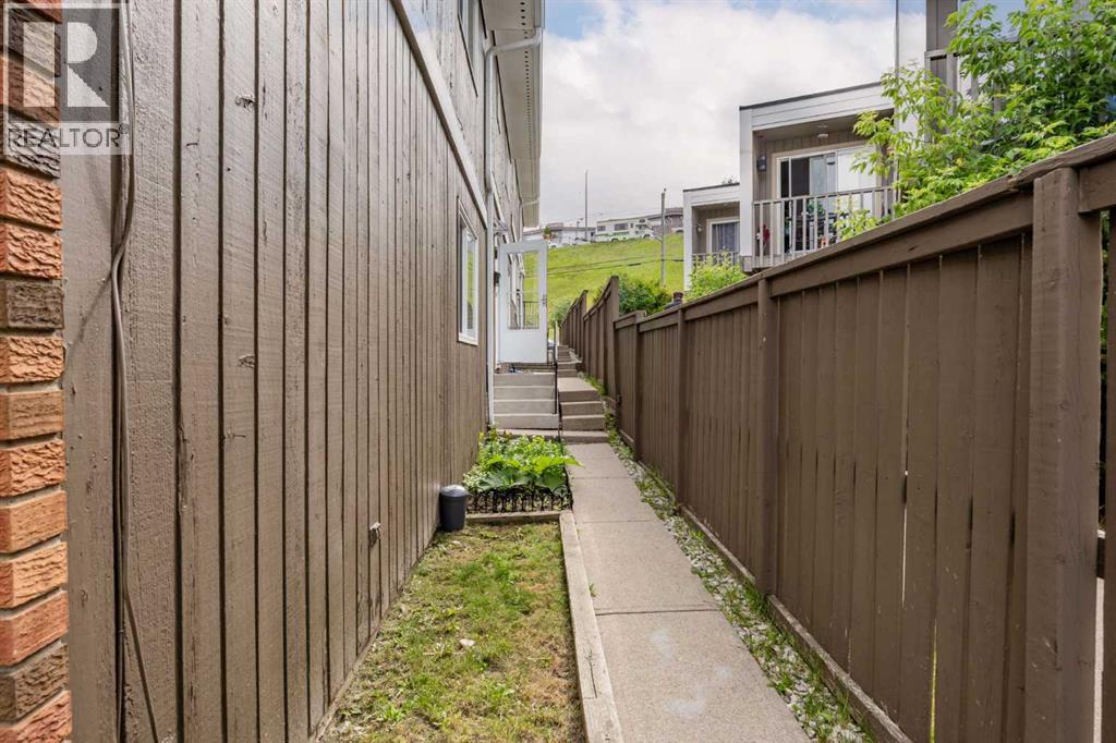 #8 111 Huntington Park Green NW - Image 3