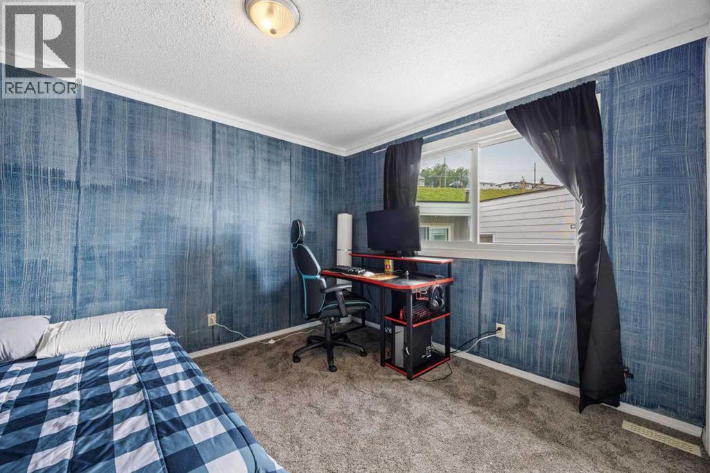 #8 111 Huntington Park Green NW - 24