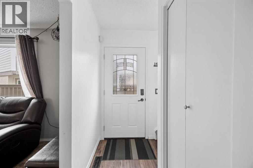 #8 111 Huntington Park Green NW - 4