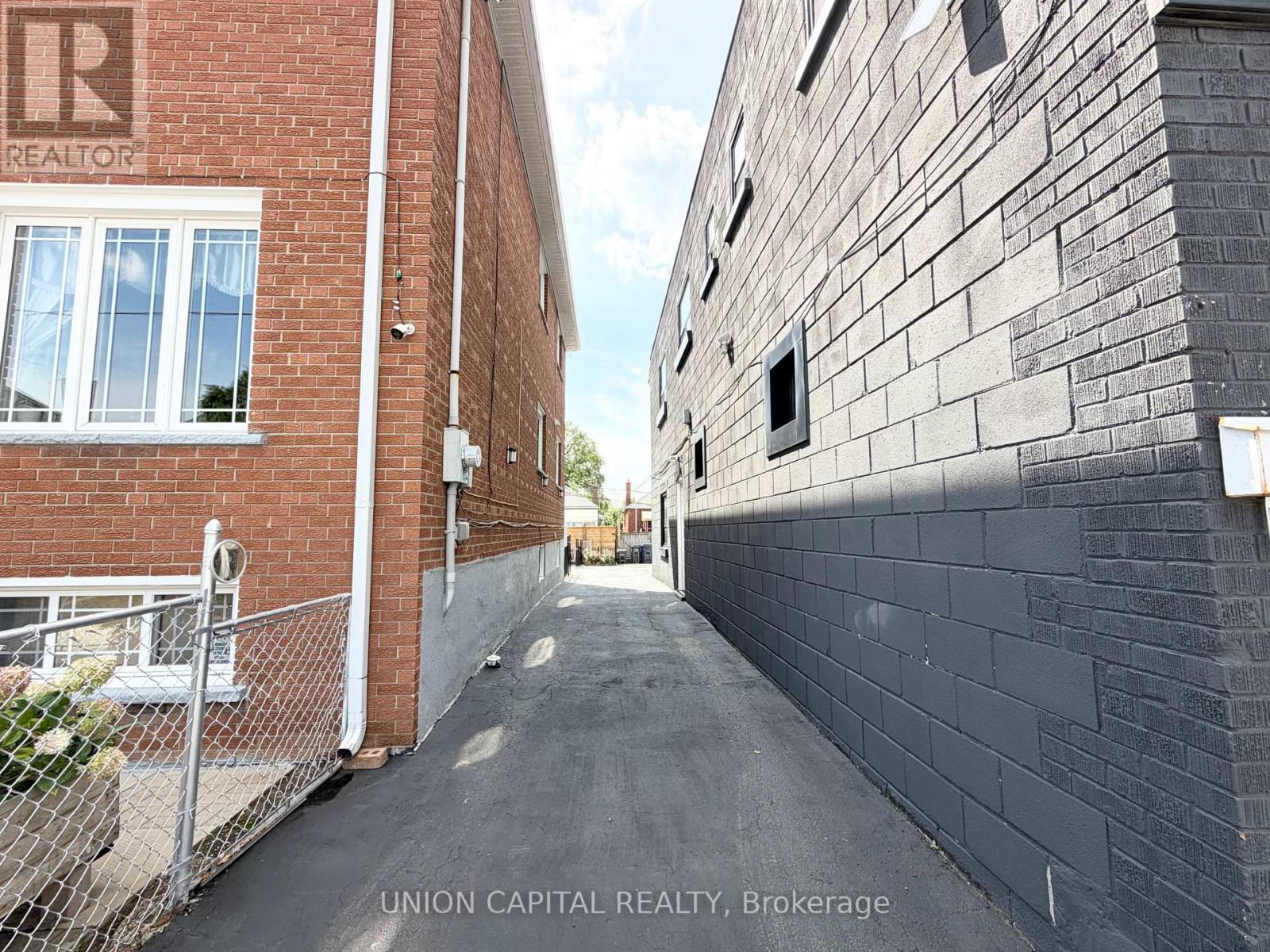 1342 WESTON ROAD - 4