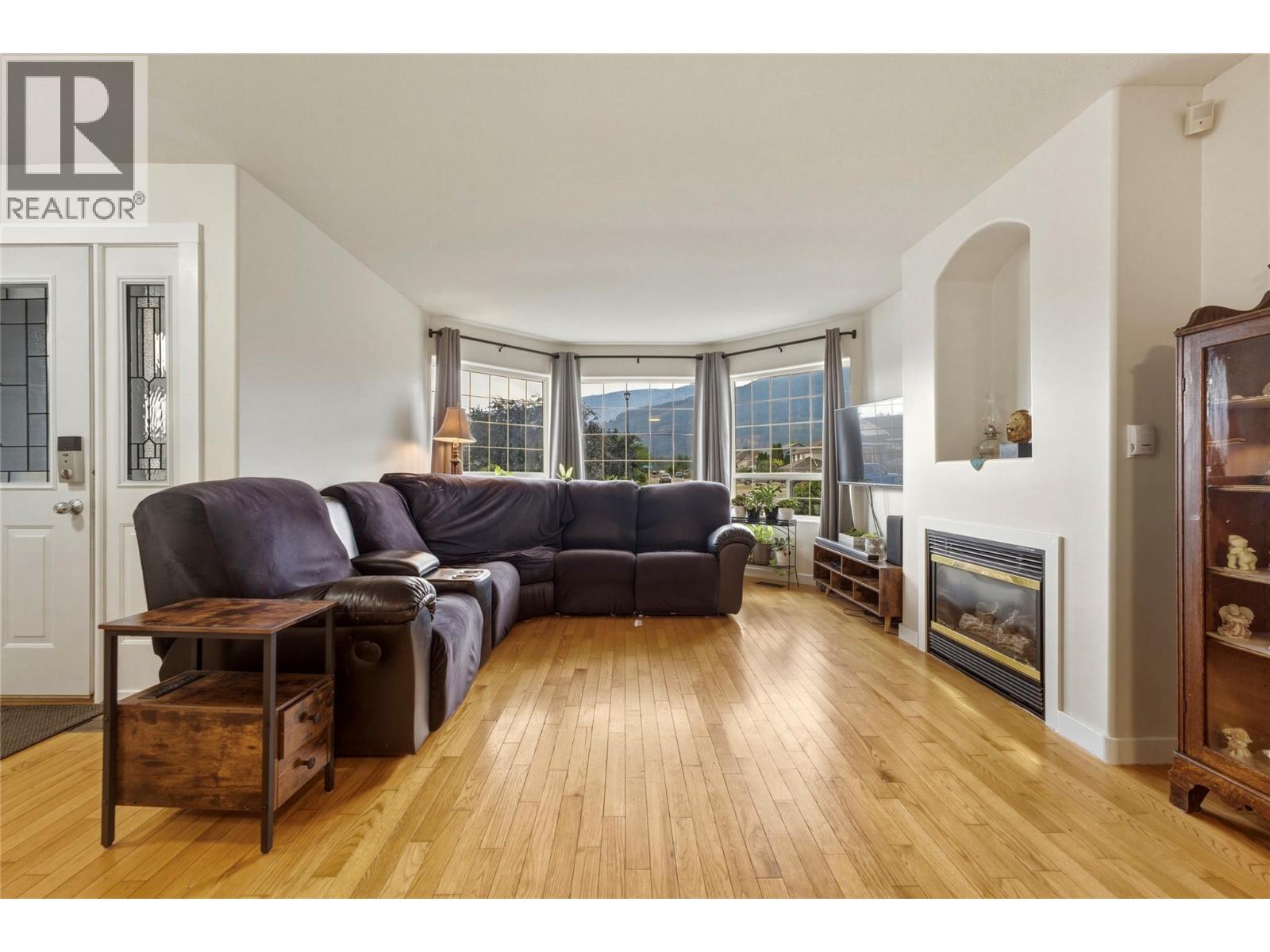 2419 Bradley Drive photo 4