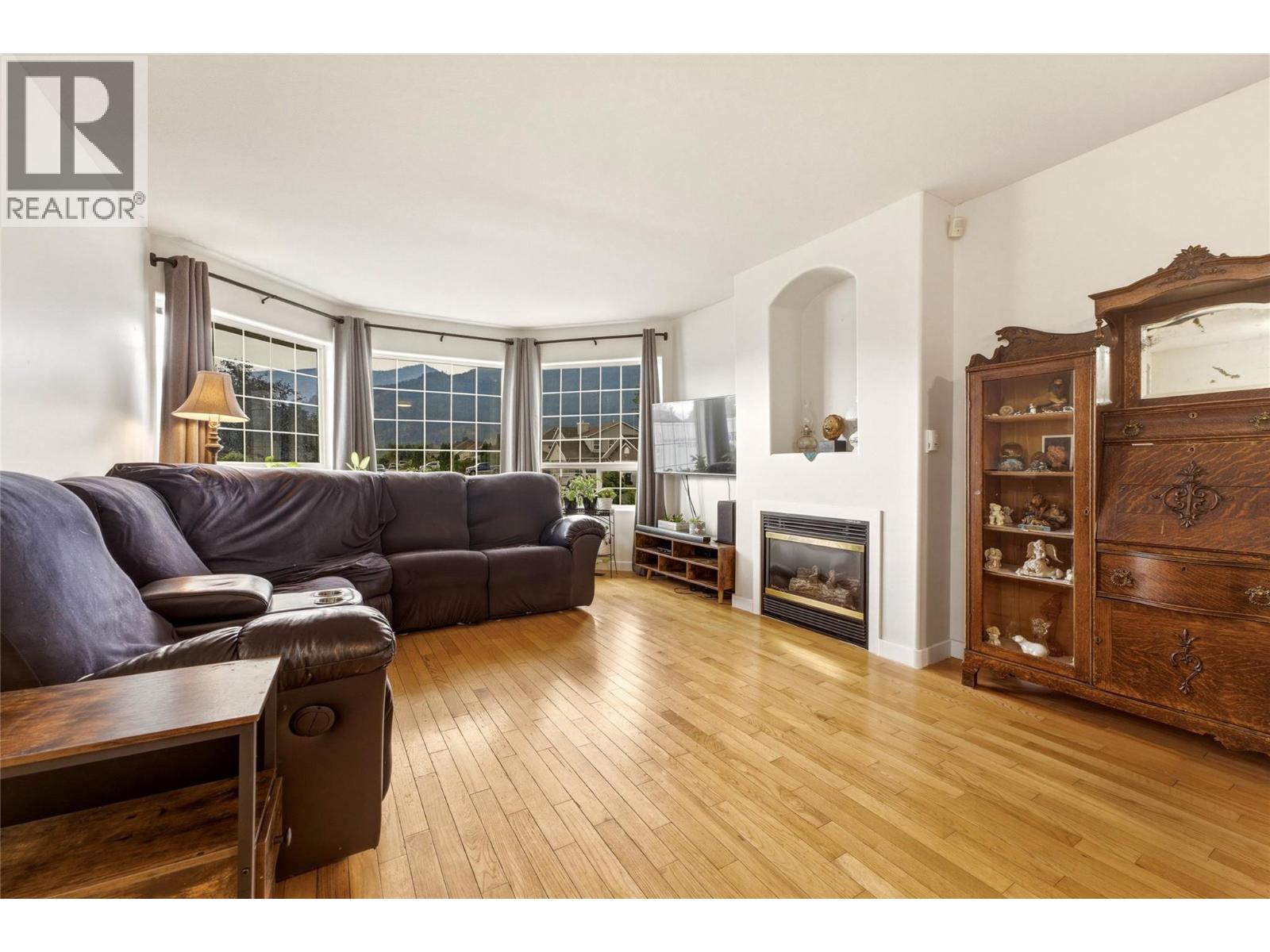 2419 Bradley Drive photo 3