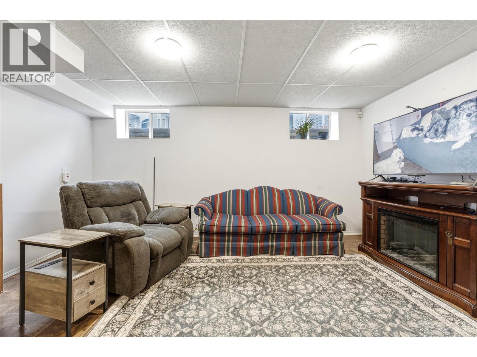 2419 Bradley Drive - Image 29
