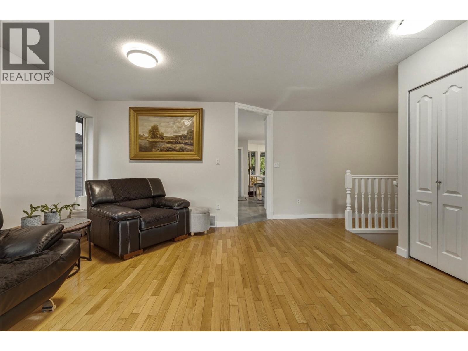 2419 Bradley Drive photo 6