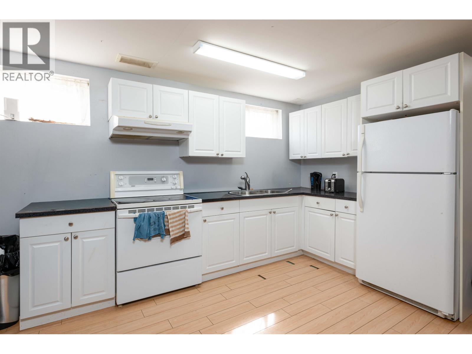 730 FAULKNER CRESCENT - 38