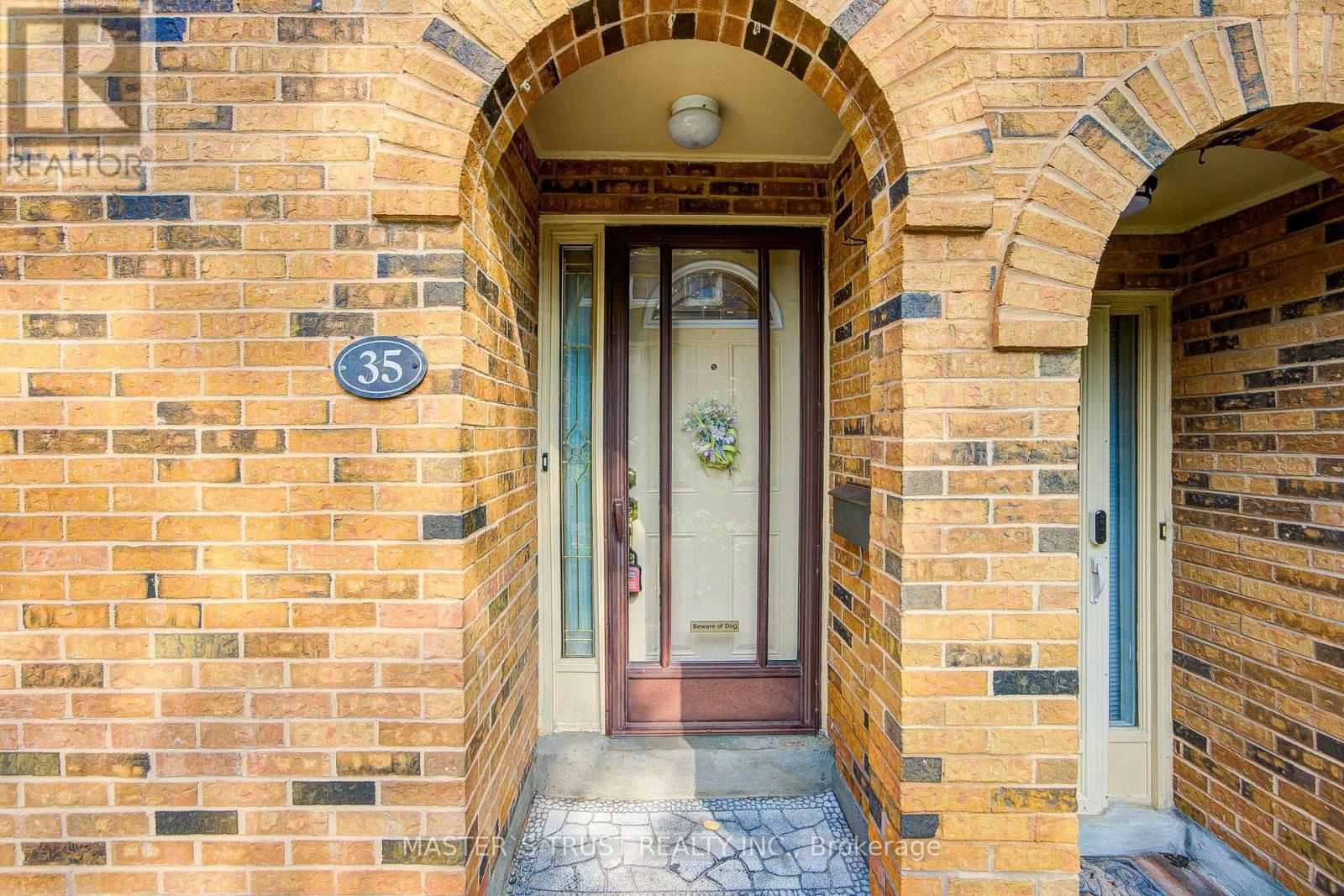 35 Bards Walkway photo 2