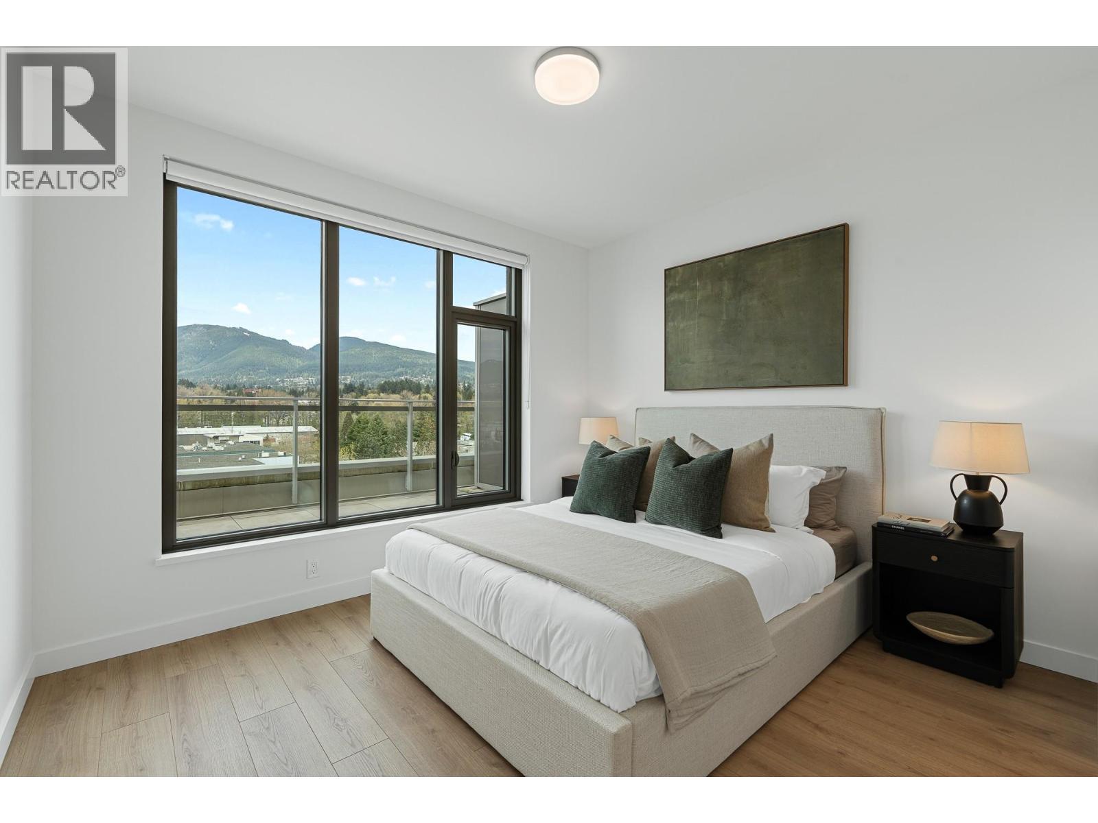 703 755 HARBOURSIDE DRIVE, North Vancouver