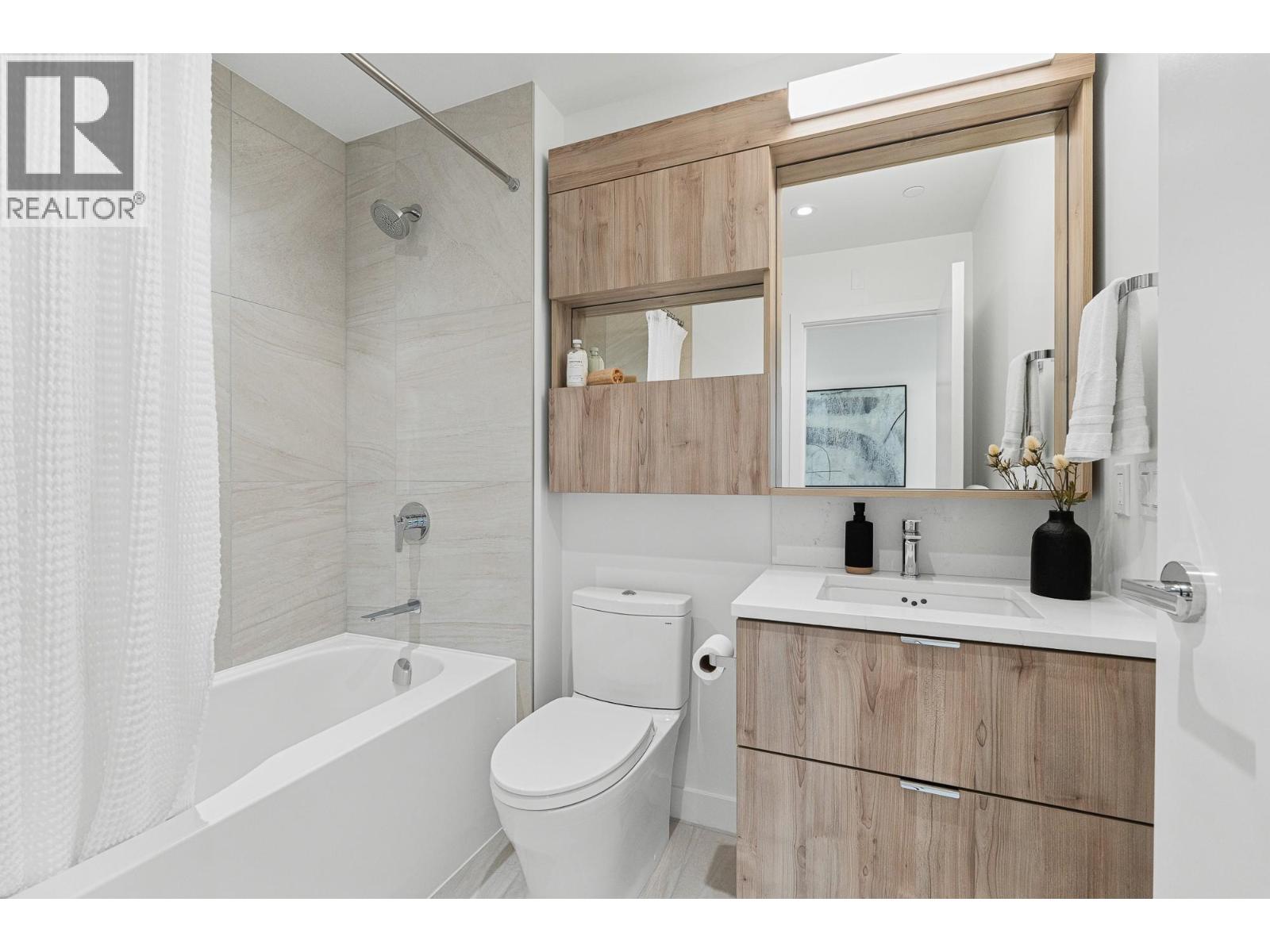 703 755 HARBOURSIDE DRIVE, North Vancouver